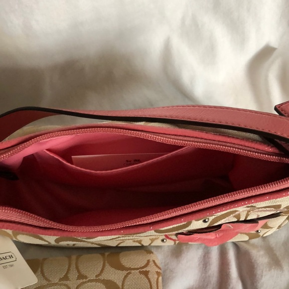 Coach bag with leather flower and matching wallet - Picture 2 of 3